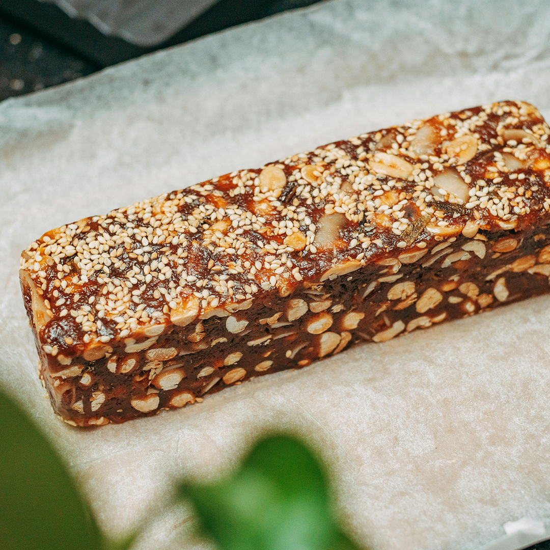 The Science Behind Slow-Burn Energy (And Why Your Bars Should Have It)